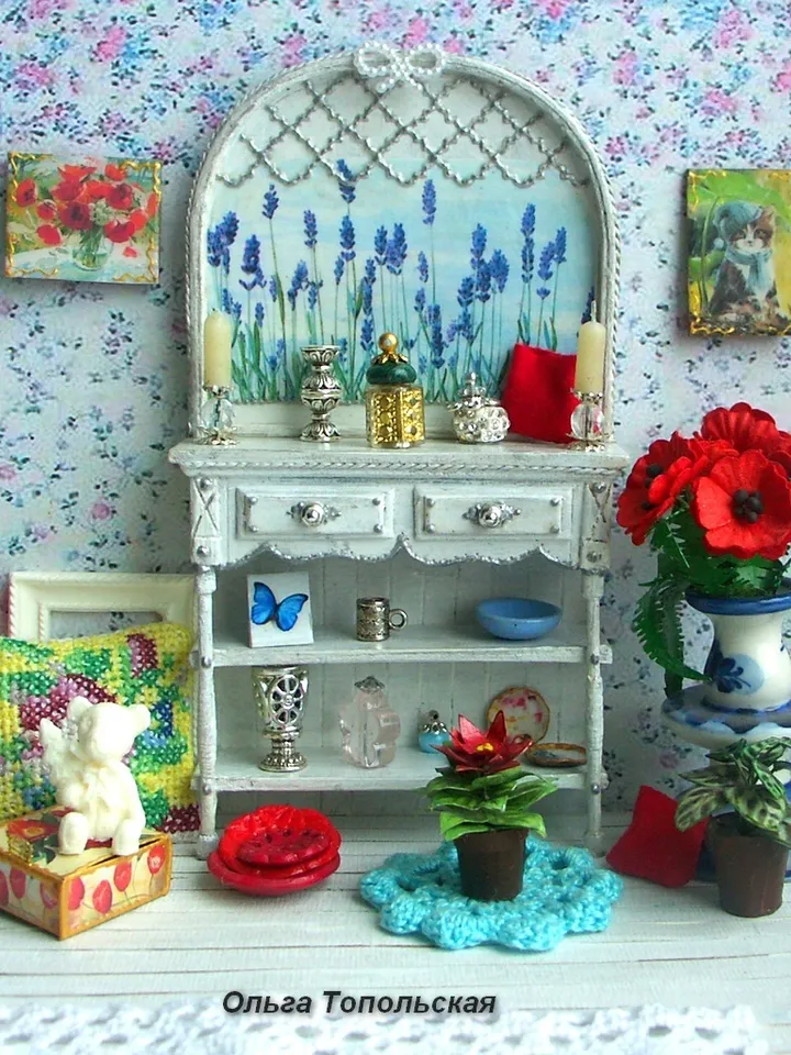 Dressing table for a dollhouse.1:12 scale.