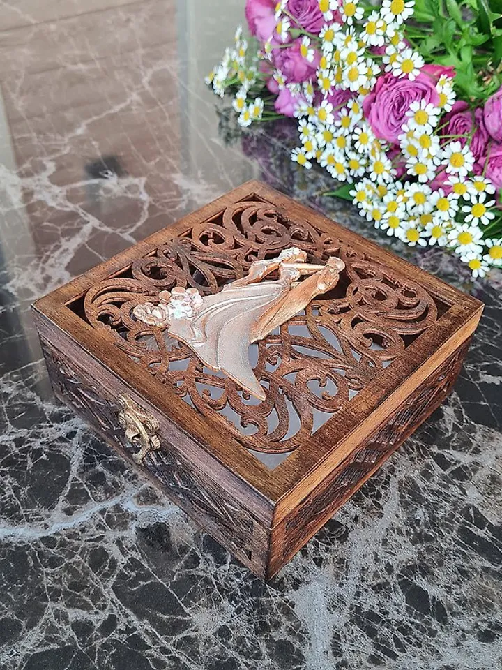 Wooden jewelry box Bride and groom figurines Unique jewelry box Handmade box 珠寶盒