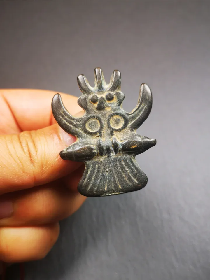 Gandhanra Antique Tibetan Buddhist Amulet Pendant - Garuda - The Golden-Winged Bird, Crafted from Thokcha,Size 1.8" * 1.4"