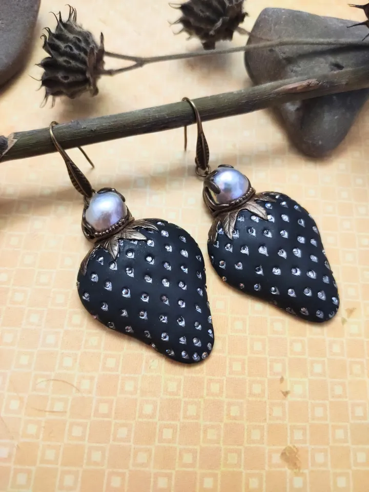 Polymer Clay Earrings Black Strawberry, Strawberry Eariings, Black Strawberry