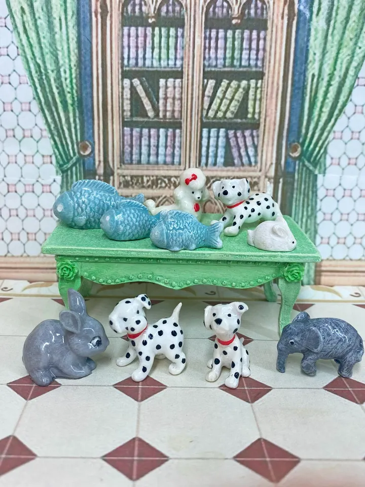 Vintage ceramic figurines for a dollhouse. 1:12. Mini figurines for a doll. Dollhouse accessories. Ceramic fish.