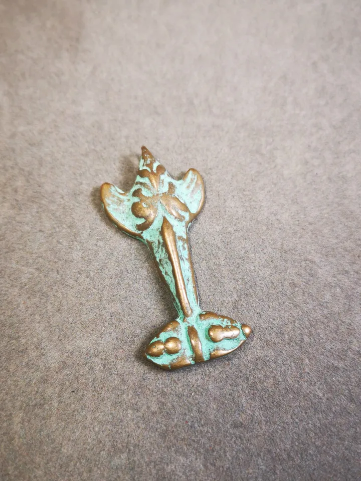 Gandhanra Handmade Tibetan Buddhist Amulet Garuda,Garula,Suparna,Golden-winged Bird Pendant,Made of Lima Brass,40 years old