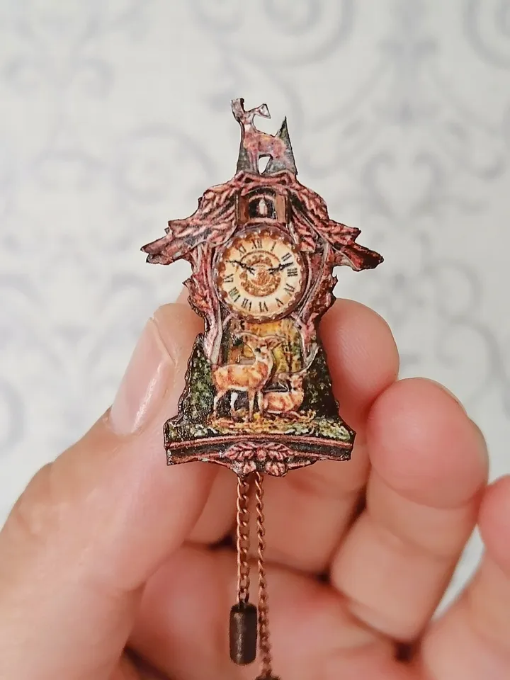 Dollhouse clock. Scale 1:12