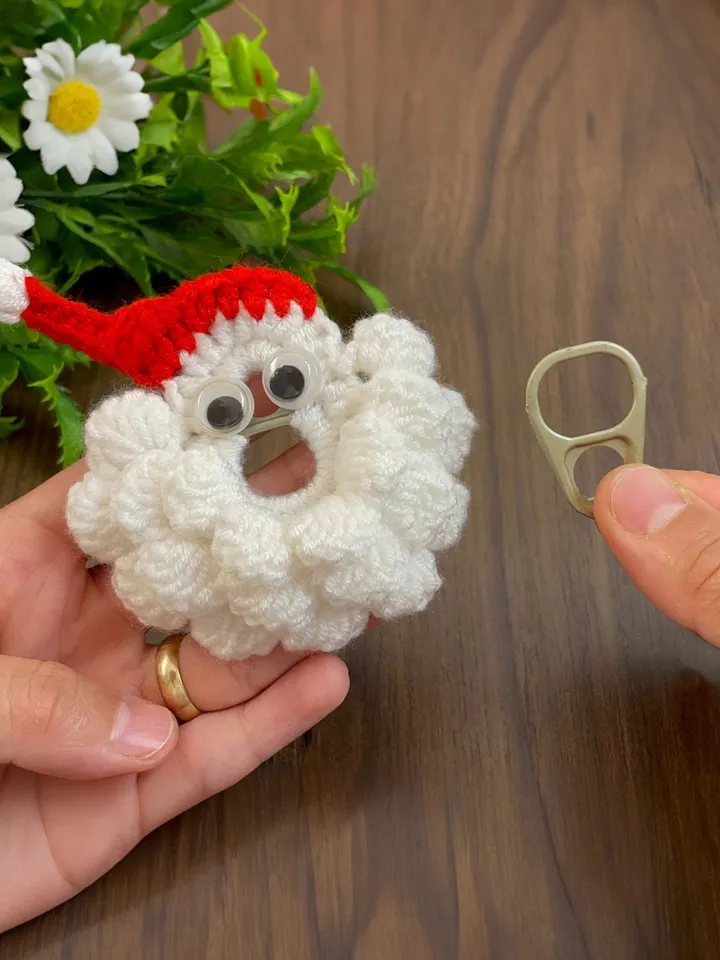 Crochet Santa Claus Face Applique - Crochet Xmas Tree Decor - Beginner-Friendly Crochet Santa Claus Pattern