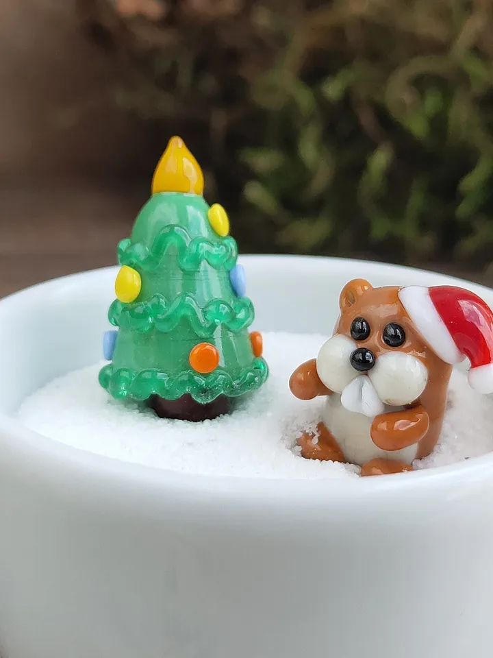 Beaver figurine Miniature beaver Tiny beaver glass beaver Miniature animals Santa hat figurine Christmas gifts Aquarium decor