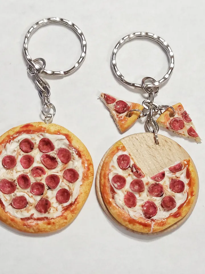 Keychain with decor, pizza accessory, gift for her, gift idea, exclusive keychains with decor, pizzas on a keychain