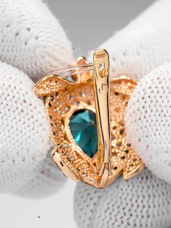 Earrings jewelry Silver gold plated 925 assay value with topaz and cubic zirconia
