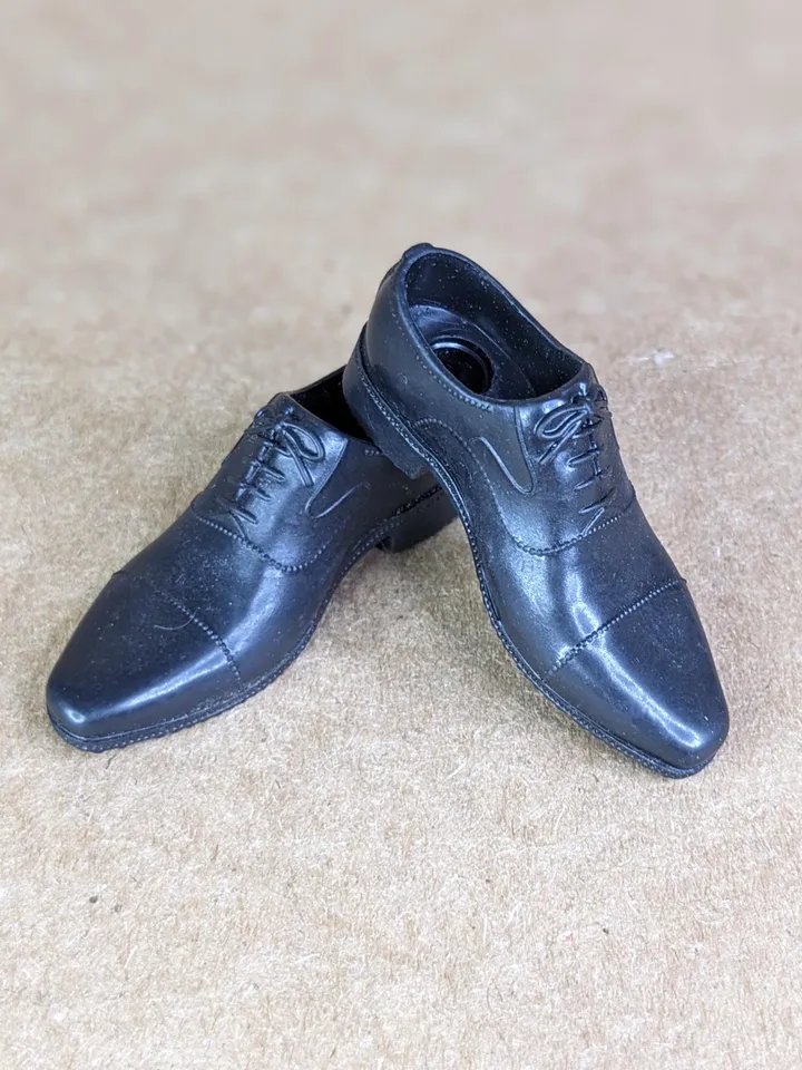 Classic black solid shoes with a connector system for 1/6 scale male action figure dolls