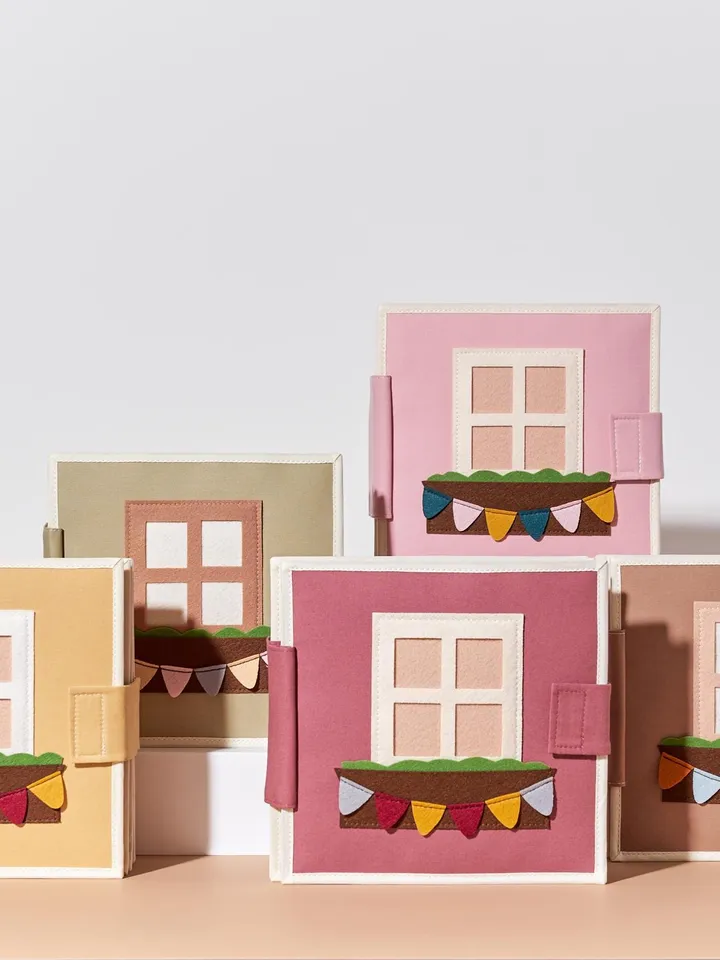Felt Dollhouse Quiet Book 8 pages, Montessori Doll House for Kids, Fabric Dollhouse with Clothes, Bedroom, Kitchen, Bathroom,Interactive Toy