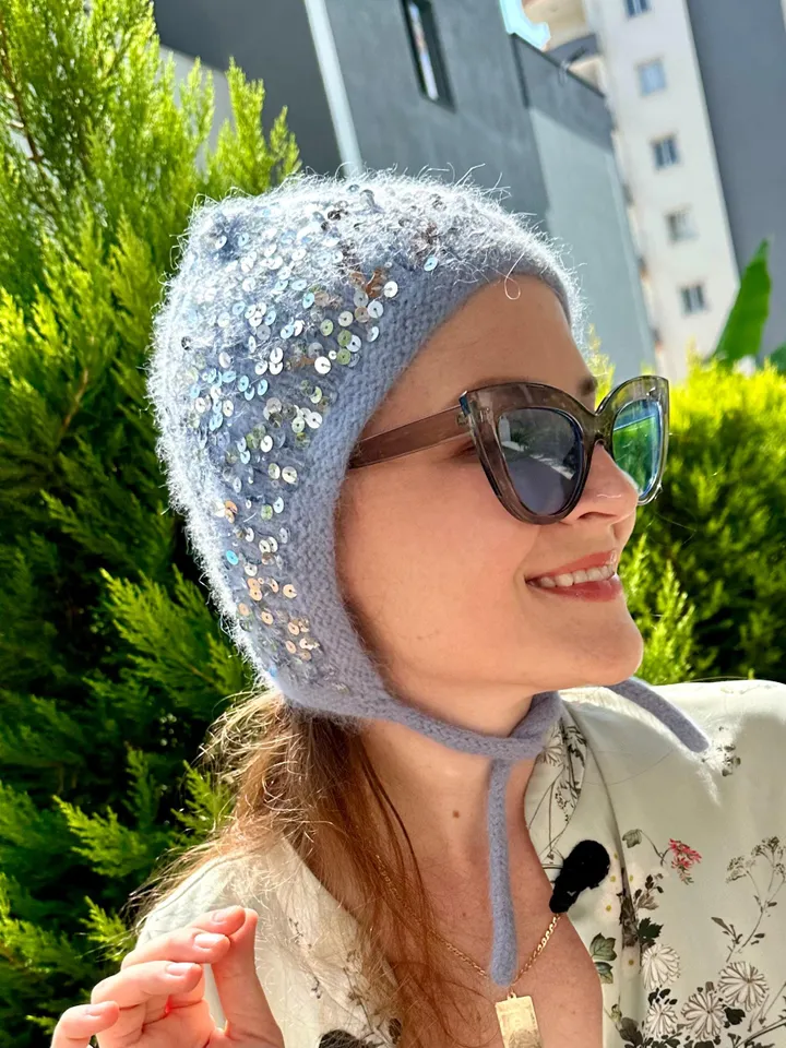 EASY knitted bonnet with sequin - pattern and tutorial with video PDF trendy