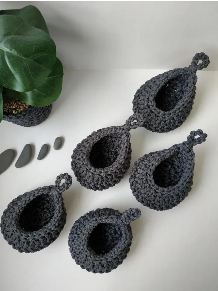 Crochet Basket Pattern. Hanging holder in 3 sizes