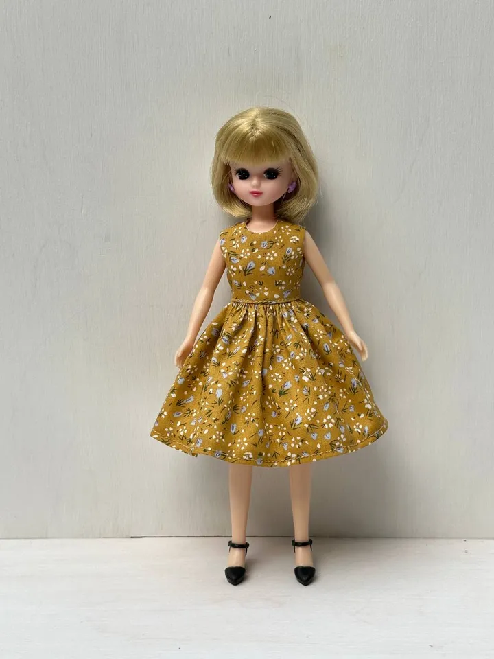 Tiny Charmer dress pattern for Licca and Blythe dolls.