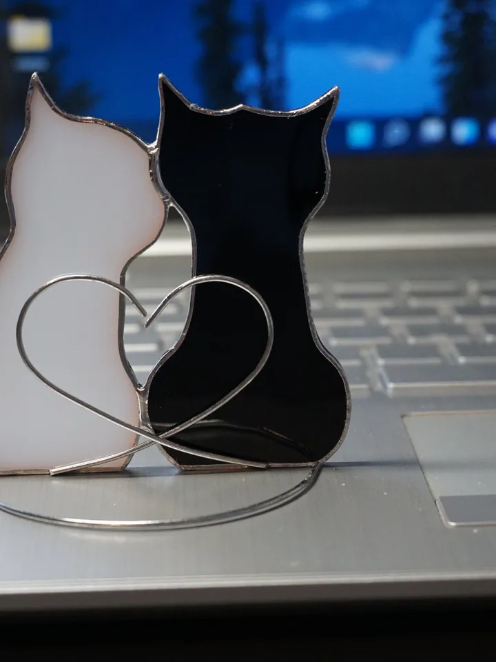 Couple in love Two Cats Stained glass hanging and standing on table , shelf sitters , Suncatcher black , white 2. Cute gift for animal lover