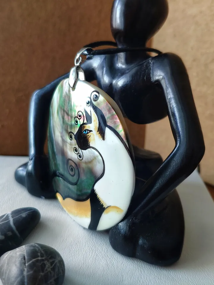 Mother-of-pearl Russian hand-painted necklace pendant "Siamese Cat". Hand paint necklace pendant.