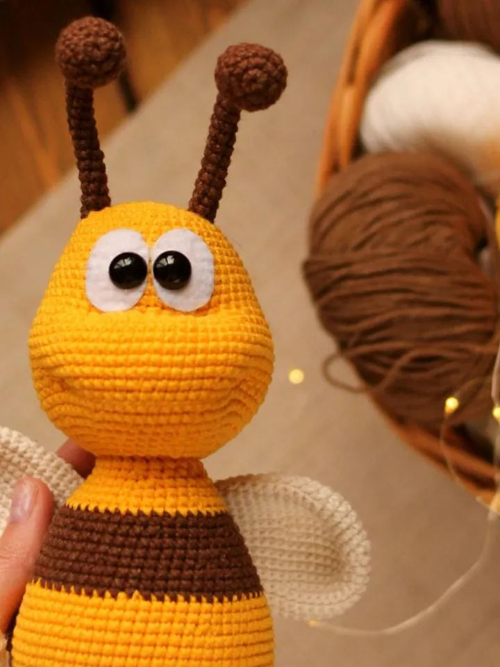 Crochet pattern Bee, Amigurumi pattern bee keychain, Crochet bumble bee pattern, Crochet animals amigurumi pattern, Bee ornament pattern