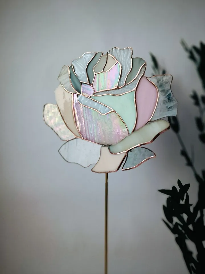 White Rose on Stand, Stained glass on stands, Tiffany Stained Glass, White Rose Stained Glass Sculpture, Stained Glass Rose on a Stand, White Rose Glass Flower, Handmade Glass Rose Art, White Rose on Brass and Stone Base, Elegant Rose in Art Glass