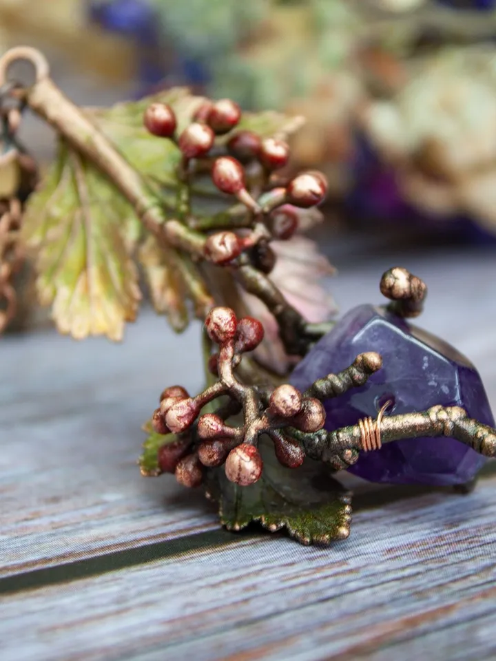 Handmade copper nature leaf necklace with amethyst crystal, handmade jewelry, Gift for her, Electroformed jewellry