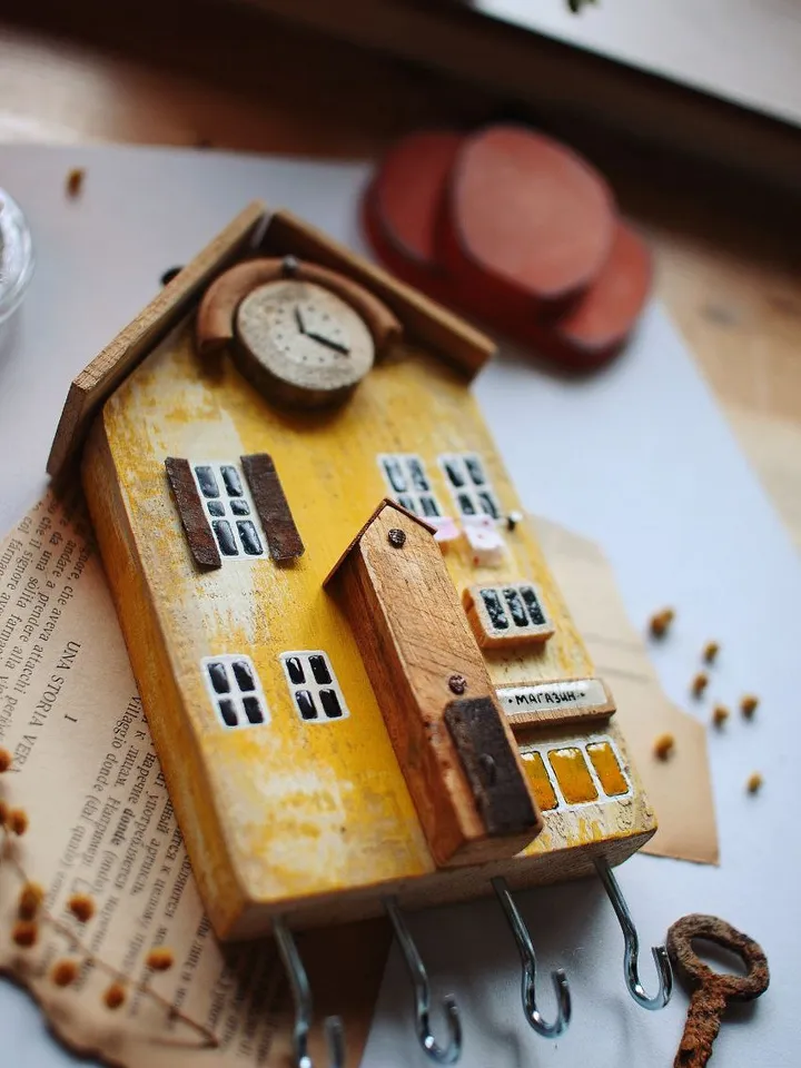 House wood keyholder, driftwoodart, handmade housekeeper, small yellow houses