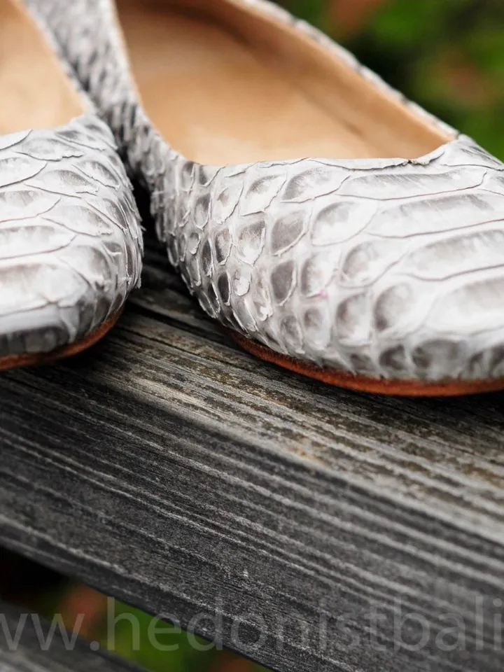 Python skin balet shoes | Woman flat shoes | exotic leather shoes | snake print flat mules | Genuine python gray flat shoes | elegant shoes