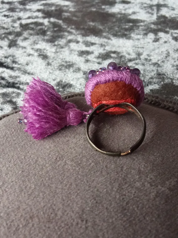 Amethyst embroidered ring