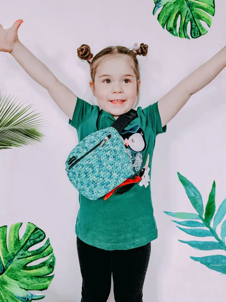 Fanny pack with raffia yarn, toddler kids crochet purse bag, crochet belt bag, bag from raffia, crochet boho hip bag, bum bag