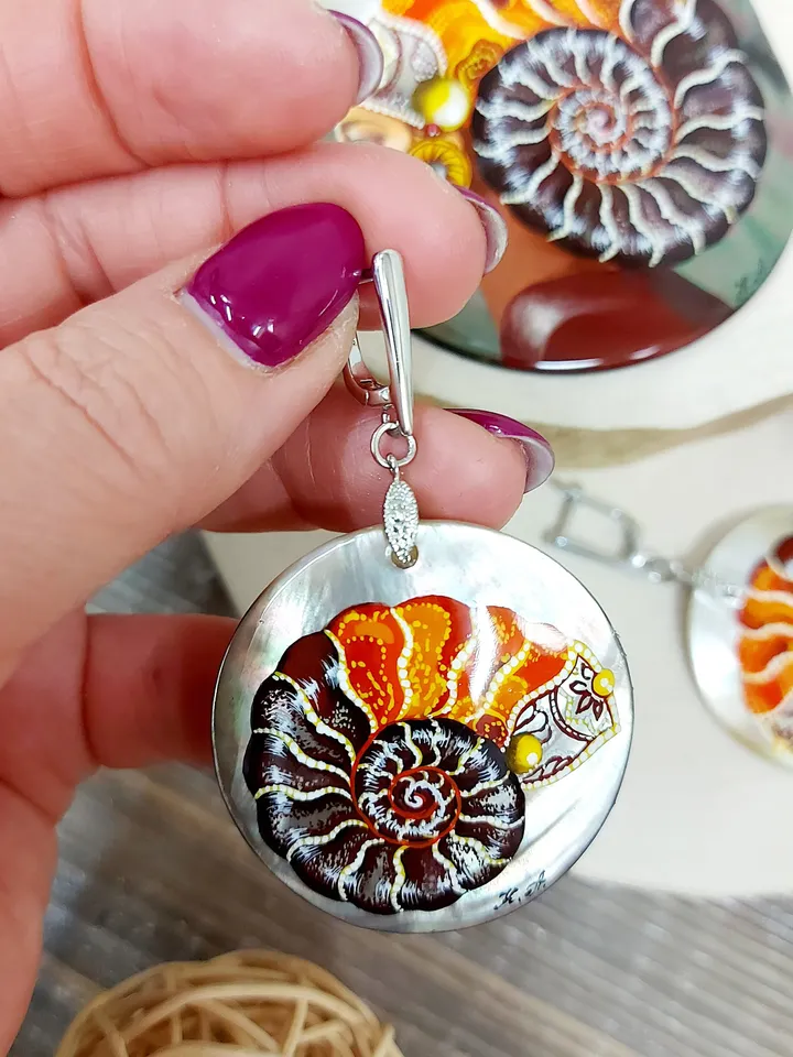 Handmade jewelry set: Queen Ammonite the Ocean mistress on pearl necklace and bohemian earrings. Painted lacquer shell for fantasy lover