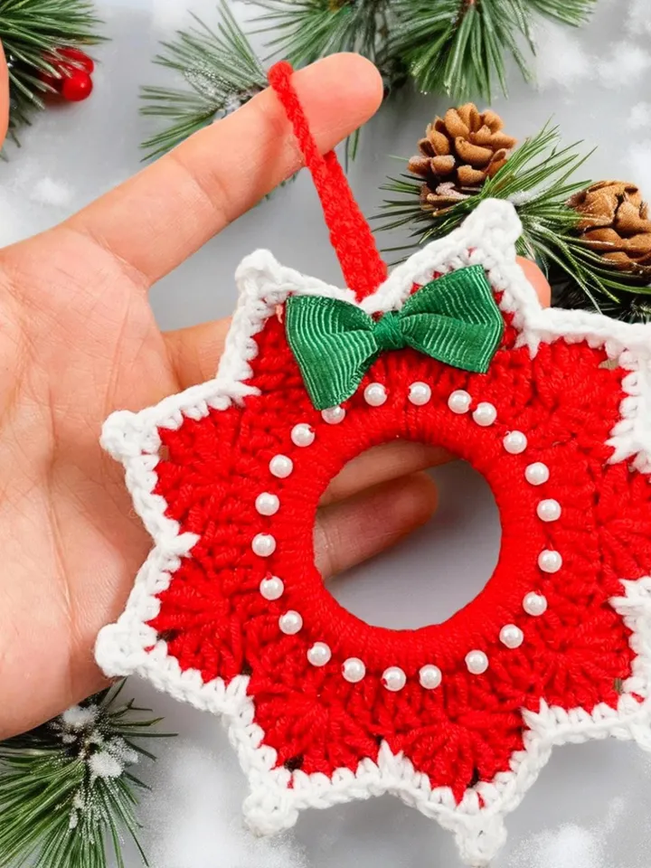 Christmas Crochet Wreath Ornament PDF Pattern – Easy DIY Holiday Decoration, Red & White Crochet Wreath with Pearls and Bow