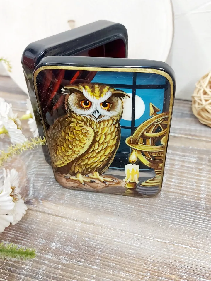 Jewelry lacquer box: Wisdom owl on writing desk • Handmade keepsake box for teacher • Original casket box with wizard bird for jewelry