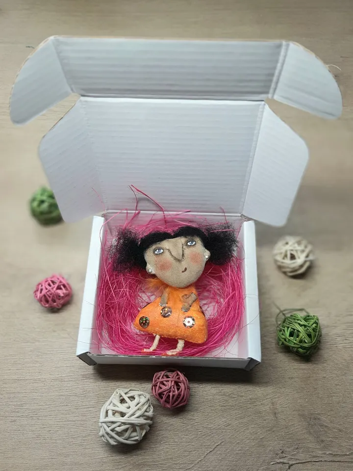 Textile brooch