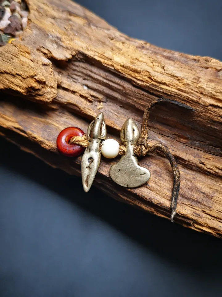 Gandhanra Antique Tibetan Amulet,Mini Kartika(knife of the dakinis) and Kila(Dorje Phurba)for Mala, Trantic Buddhism Dharma, 50 Years Old.