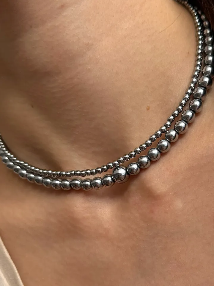 Double choker made of hematite