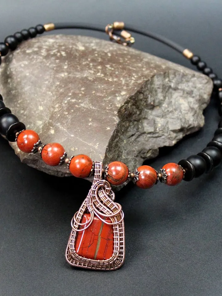 Handmade necklace made of jasper, agate and wire.