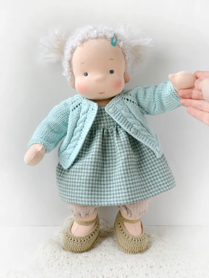 DIY Knitted cardigan for Waldorf dolls. 4 sizes. PDF knitting pattern and tutorial.