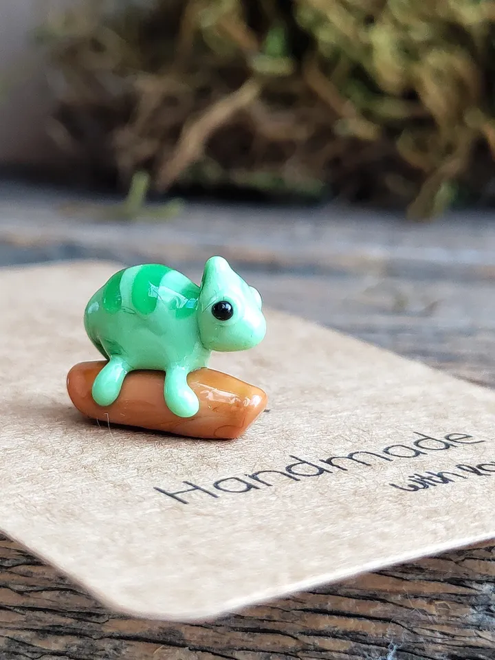 CHAMELEON FIGURINE glass figurines MIniature Chameleon ornament Glass Chameleon scuplture Chameleon gift Reptile figurine Terrarium Aquarium