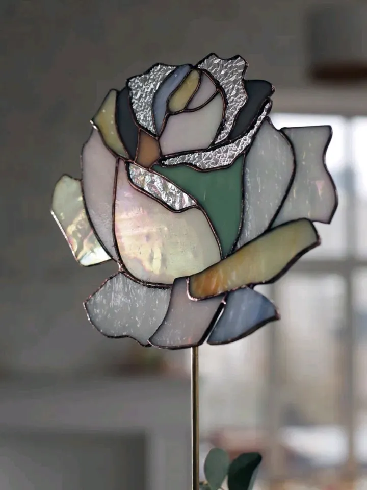 White Rose on Stand, Stained glass on stands, Tiffany Stained Glass, White Rose Stained Glass Sculpture, Stained Glass Rose on a Stand, White Rose Glass Flower, Handmade Glass Rose Art, White Rose on Brass and Stone Base, Elegant Rose in Art Glass