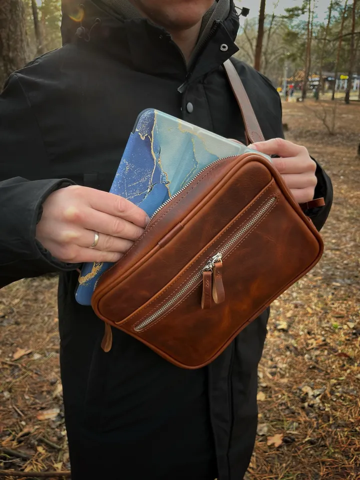 PDF Pattern for men's chest bag - pattern men's Chest bag for iPad - Download PDF Punch pitch 4 mm.