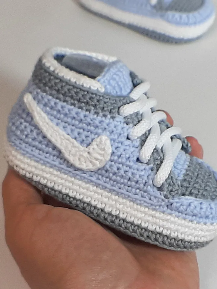 Crochet baby booties grey/blue, fashionable baby shoes, gift for baby boy or girl, coworker baby gift