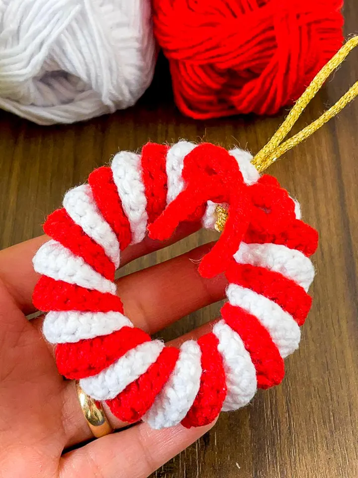 Candy Cane Wreath Crochet Pattern, Christmas Ornament PDF, DIY Holiday Wreath Tutorial, Beginner Friendly Crochet, Handmade Décor Idea