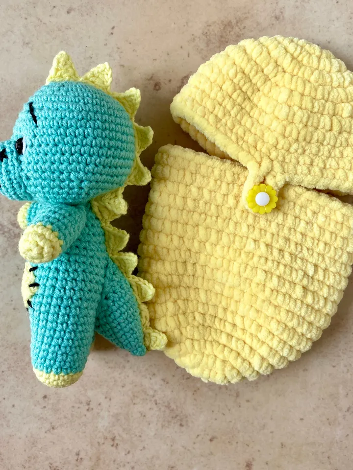 Crochet pattern Dunosaur in egg - Amigurumi hatching dino pattern - stuffed animal - Symbol 2024 dragon - English Pdf tutorial