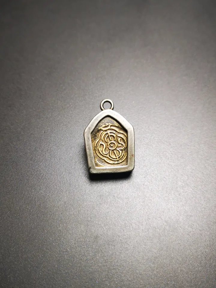 Gandhanra Antique Tibetan Buddhist Protective Pendant,Je Tsongkhapa Amulet,Losang Drakpa,Je Rinpoche,Made of Cold Iron,,Inlaid with Sliver