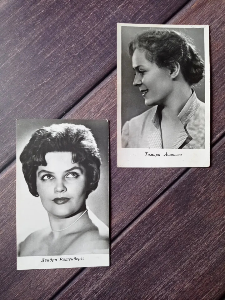 Postcards of the USSR mix Soviet artists