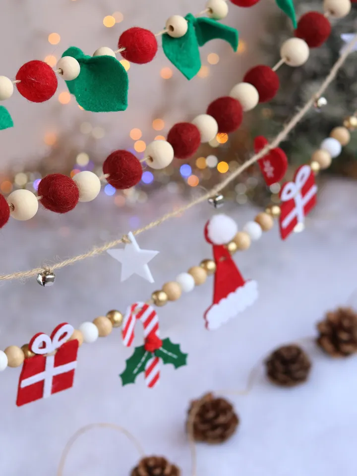 Christmas garland, Rustic home decor, felt bunting, Festive decoration