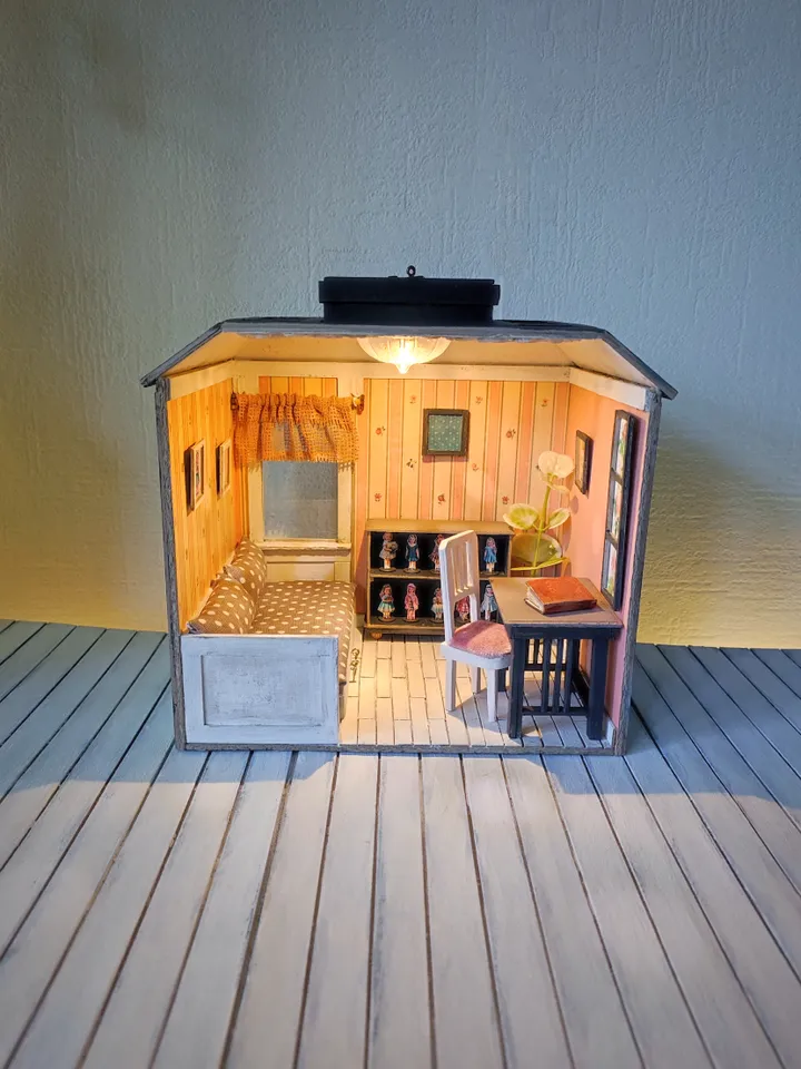 Miniature Roombox for Dolls Little Collector's Dollhouse 1/18 scale