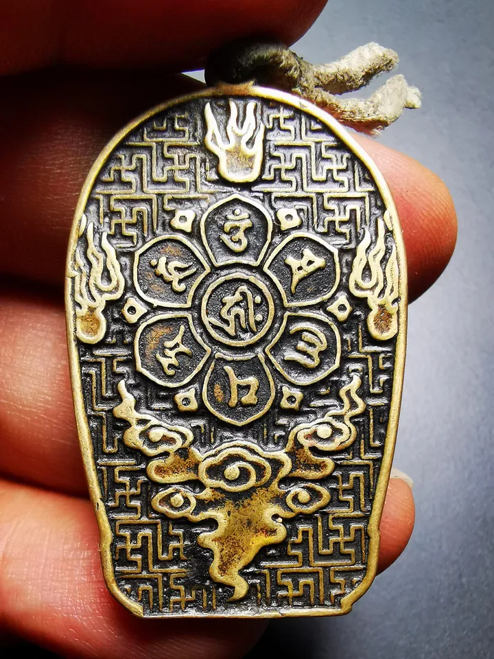 Gandhanra Tibetan Buddhist Amulet,Padmapani,Avalokitesvara,Guanyin Pendant,Made of Brass