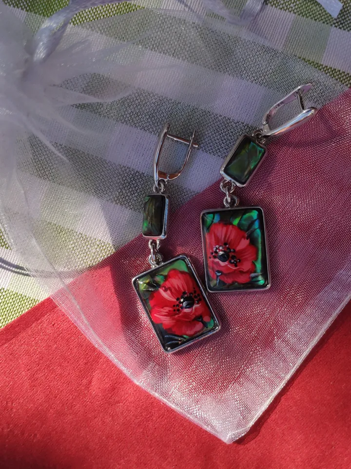 Pearl earrings: Red Poppies hand painted on jewelry earrings • Cute aesthetic dangle earrings for her • Floral dainty design on handmade art