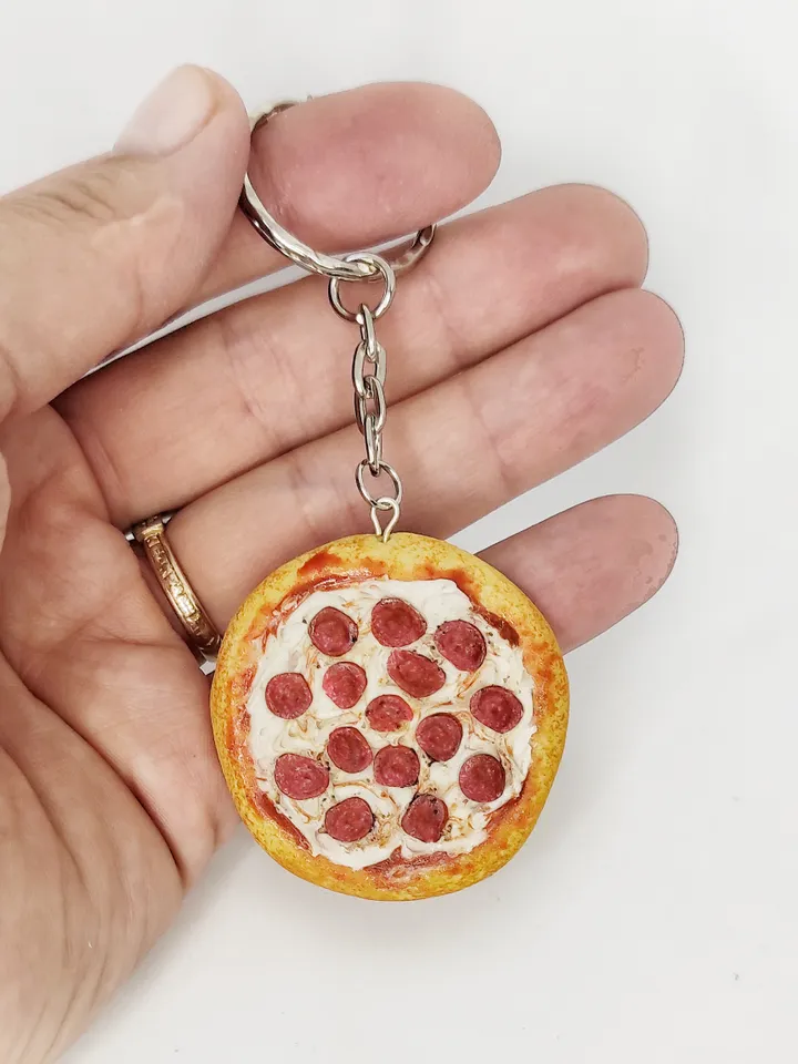 Keychain with decor, pizza accessory, gift for her, gift idea, exclusive keychains with decor, pizzas on a keychain