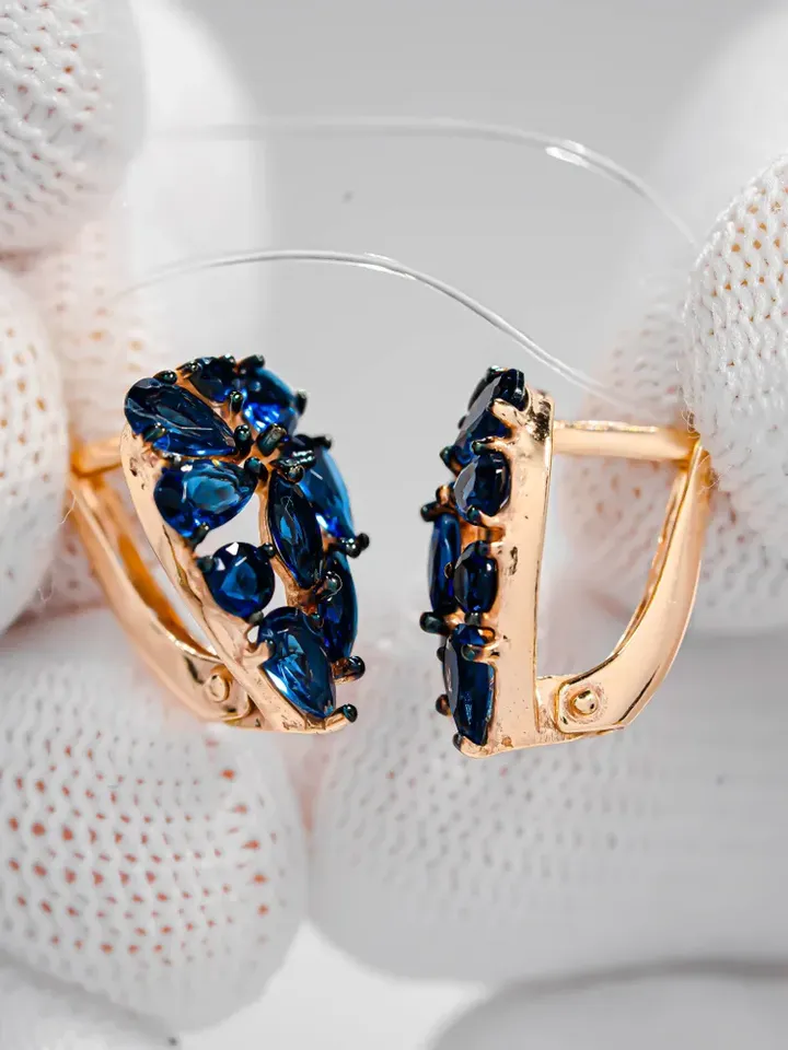Earrings jewelry Silver gold plated 925 assay value with corundum sapphire
