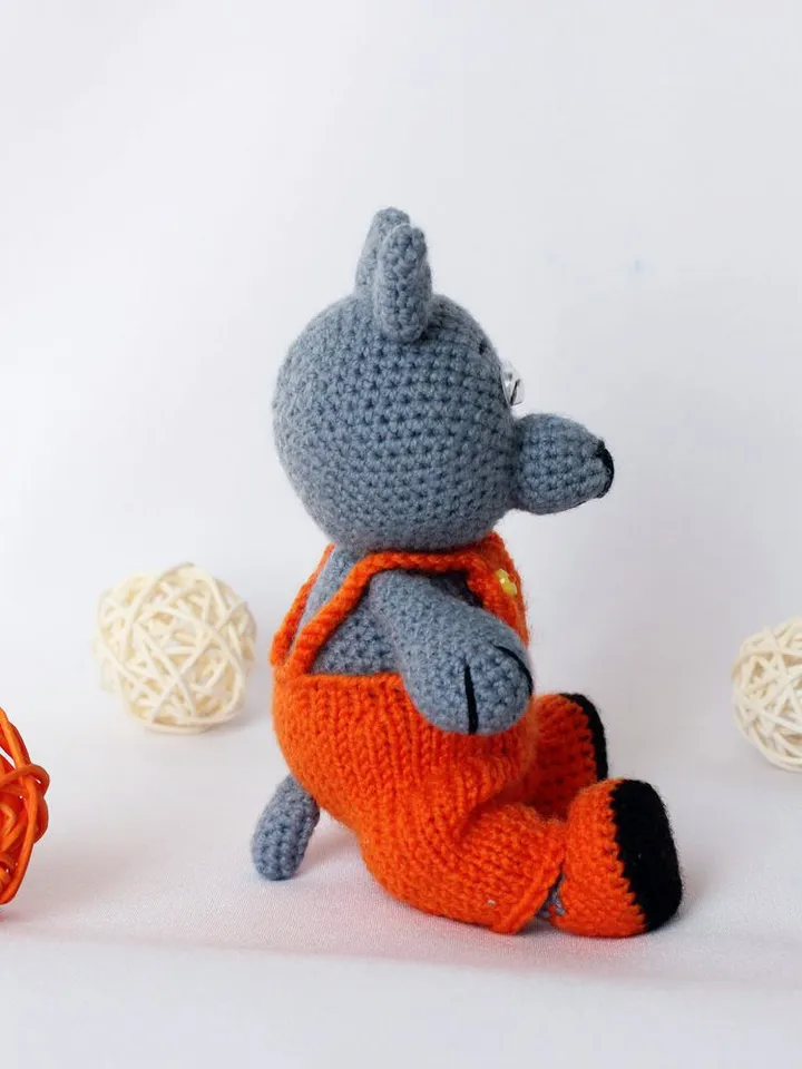 Crochet wolf toy amigurumi pattern, wolf doll crochet pattern, standing wolf plush pattern, toy wolf tutorial, toy wolf pattern loup crochet