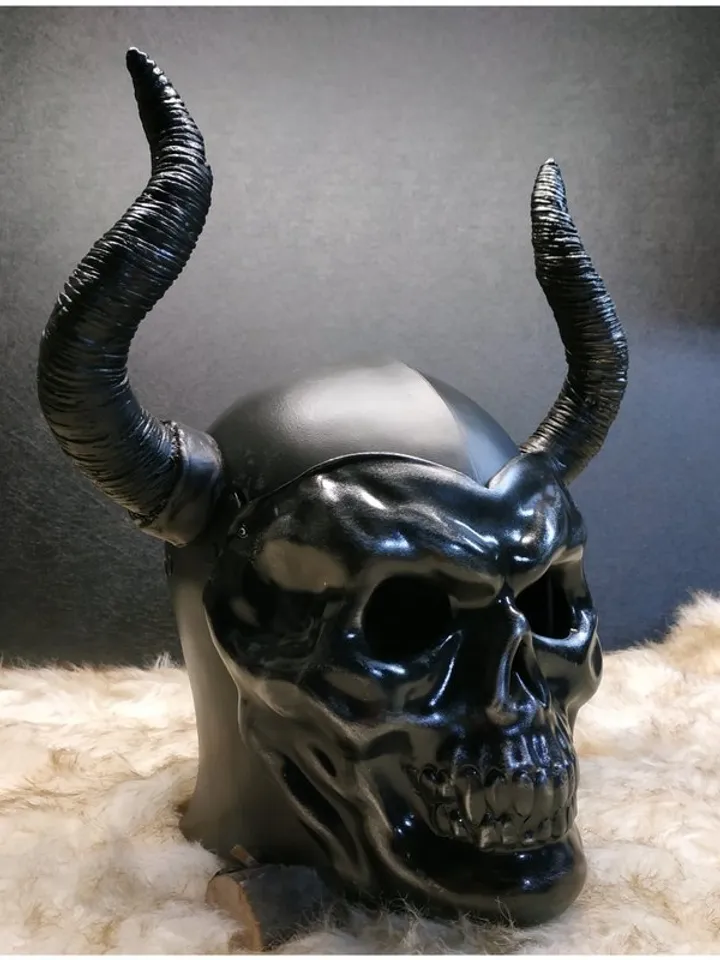Warhammer helmet - horned helmet - warhammer cosplay - LARP - LARPJ - cosplay co