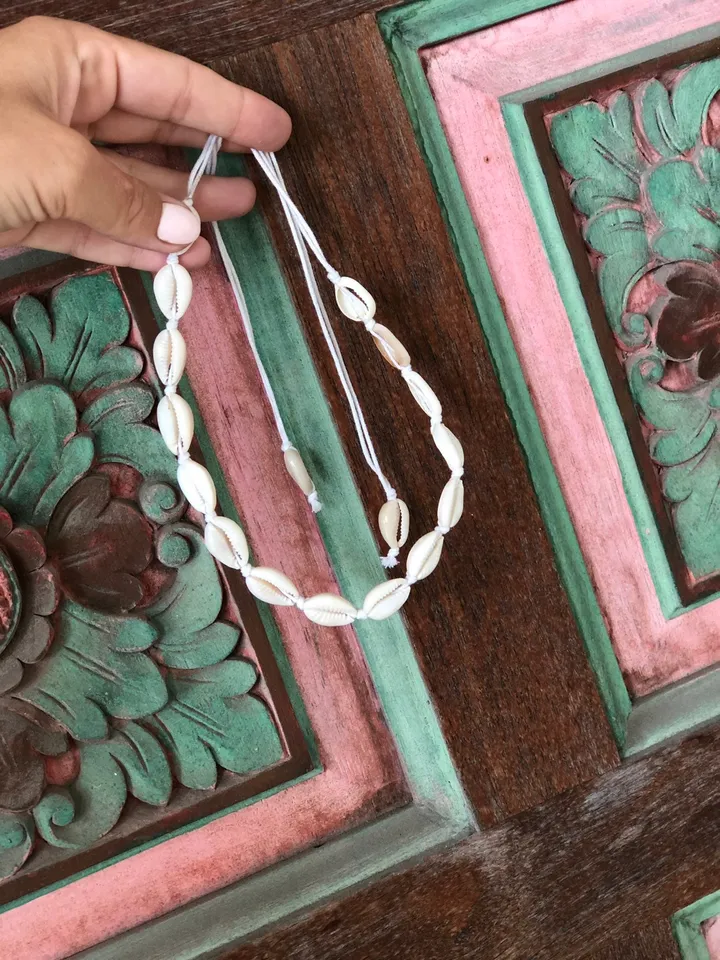 Shell choker necklace, cowrie chocker, white shell adjustable necklace choker, shell jewerly, boho jewelry, coachella style jewelry necklace